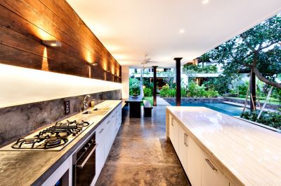Modern Outdoor Kitchen